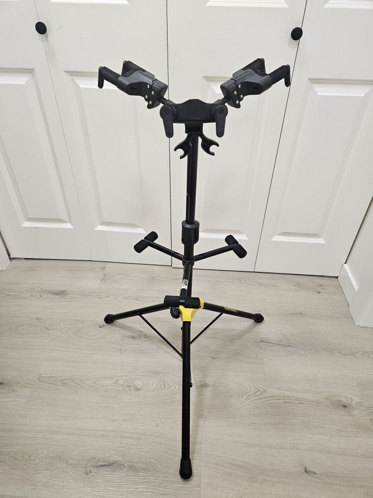 Hercules Stands GS432B PLUS Tri Guitar Stand with Auto Grip System and Foldable Yoke