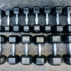 SET OF RUBBER DUMBBELLS :  10s  THRU  40s (in 5 lb. Increments) (PAIRS OF : (10s 15s 20s 25s 30s 35s 40s     •°•   WILL SELL INDIVIDUAL PAIRS   •°•  
