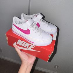 Nike shoes 13.5 girl