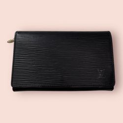 Louis Vuitton Epi wallet 
