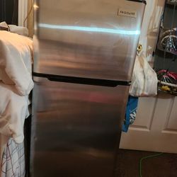 Frigidaire Refrigerator/Freezer 4.5 Cubic Ft