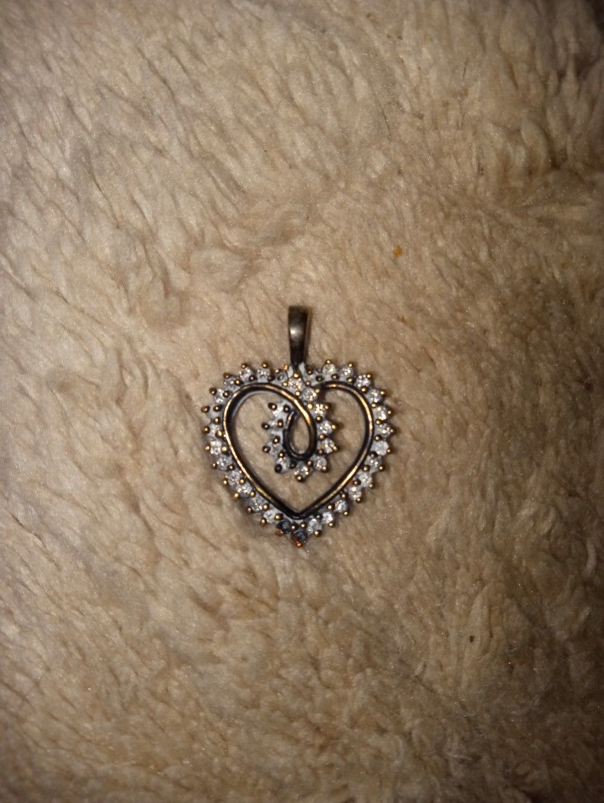 10k Heart Diamonds Pendent