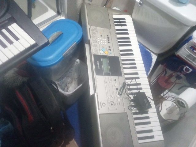 Yamaha Keyboard Set