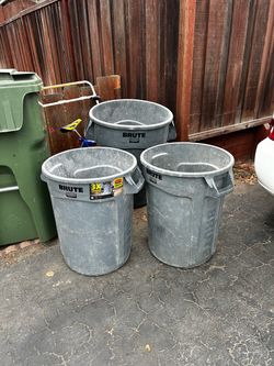 Rubbermaid Brute Trash Cans – Set of 3