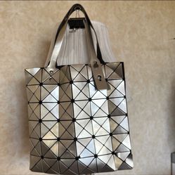 Zipped Tote/Bag-Silver Geometric