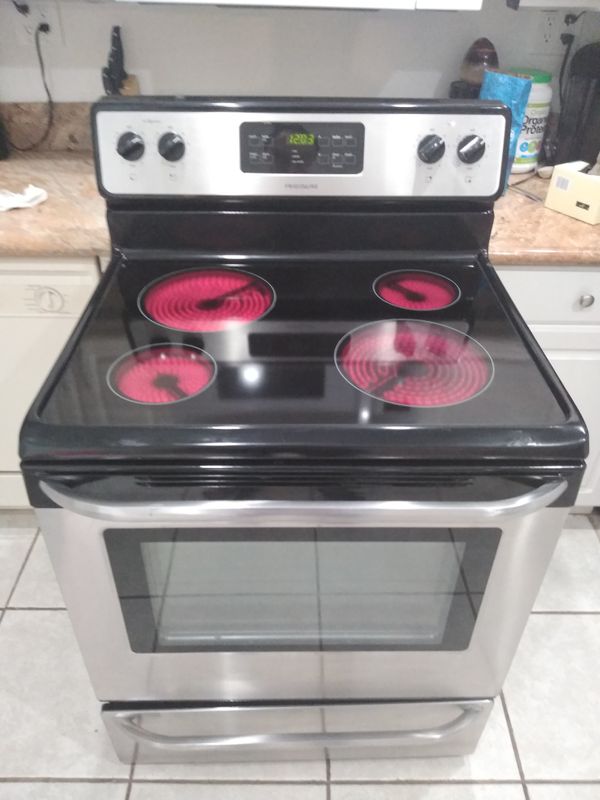 Frigidaire stainless glass top stove oven for Sale in Oakland Park, FL OfferUp