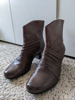 Cobb Hill Women's Boots Chestnut Brown 8.5