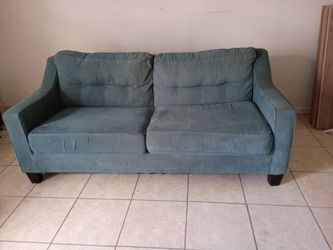 Clean green sofa with 2 matching lamp