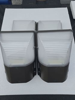 Wall Pack Lights (4)