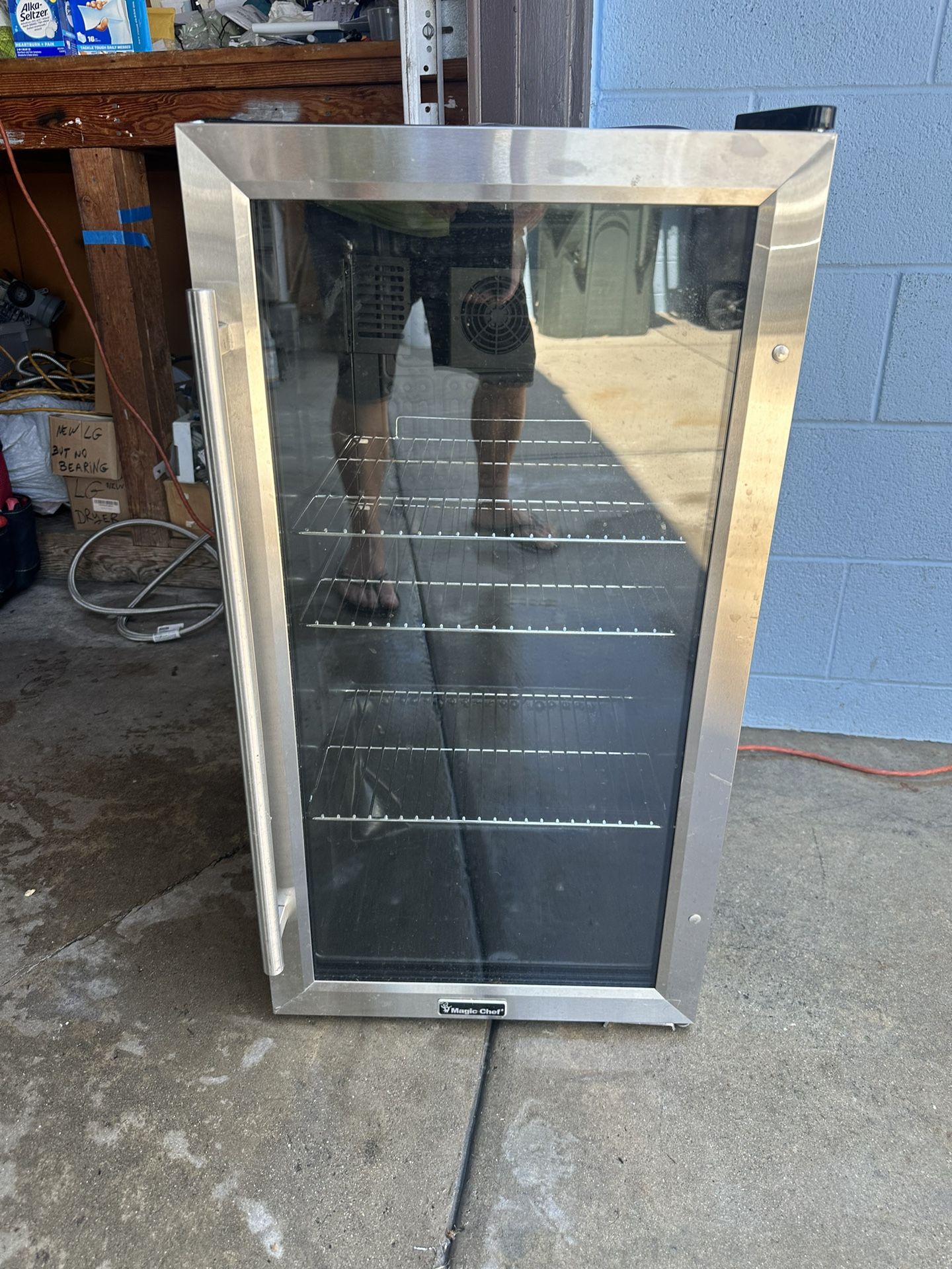 Small Wine Cooler Or Soda .Magic Chef .Works Perfect  .