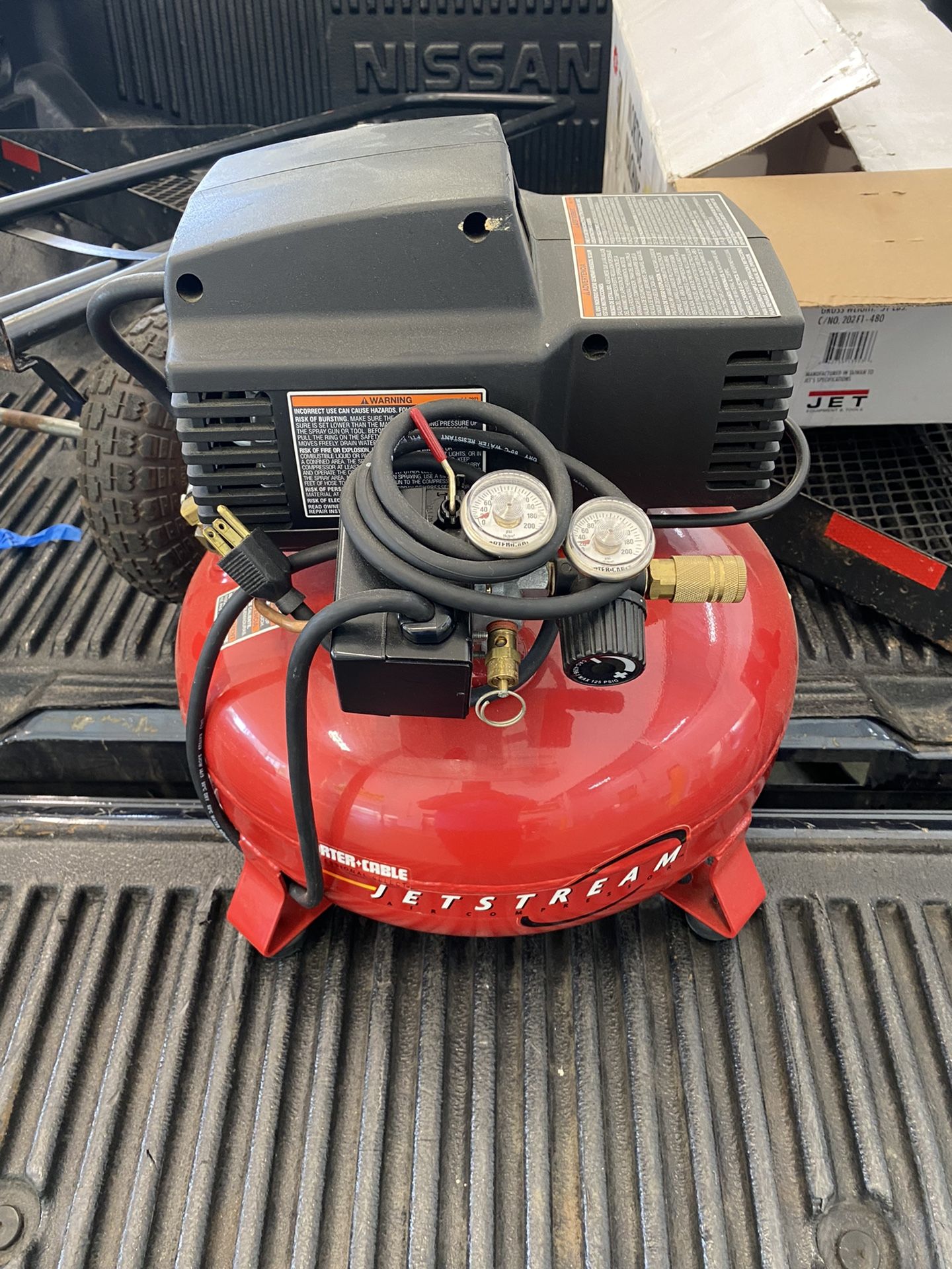 Porter Cable six gallon pancake air compressor 135psi Model CF2600 2hp motor