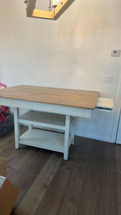 Dinner table solid wood