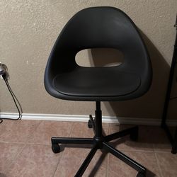 OFFICE CHAIR ADJUSTABLE HEIGHT IN GREAT CONDITION 