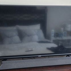 40 Inch VIZIO TV with SOUNDBAR