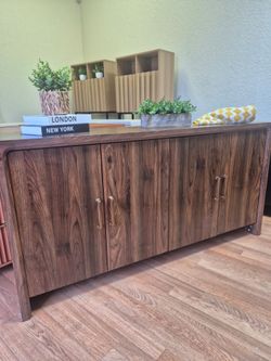 STUNNING SIDEBOARD OR BUFFET BRAND NEW ALREADY ASSEMBLED  63X17X33