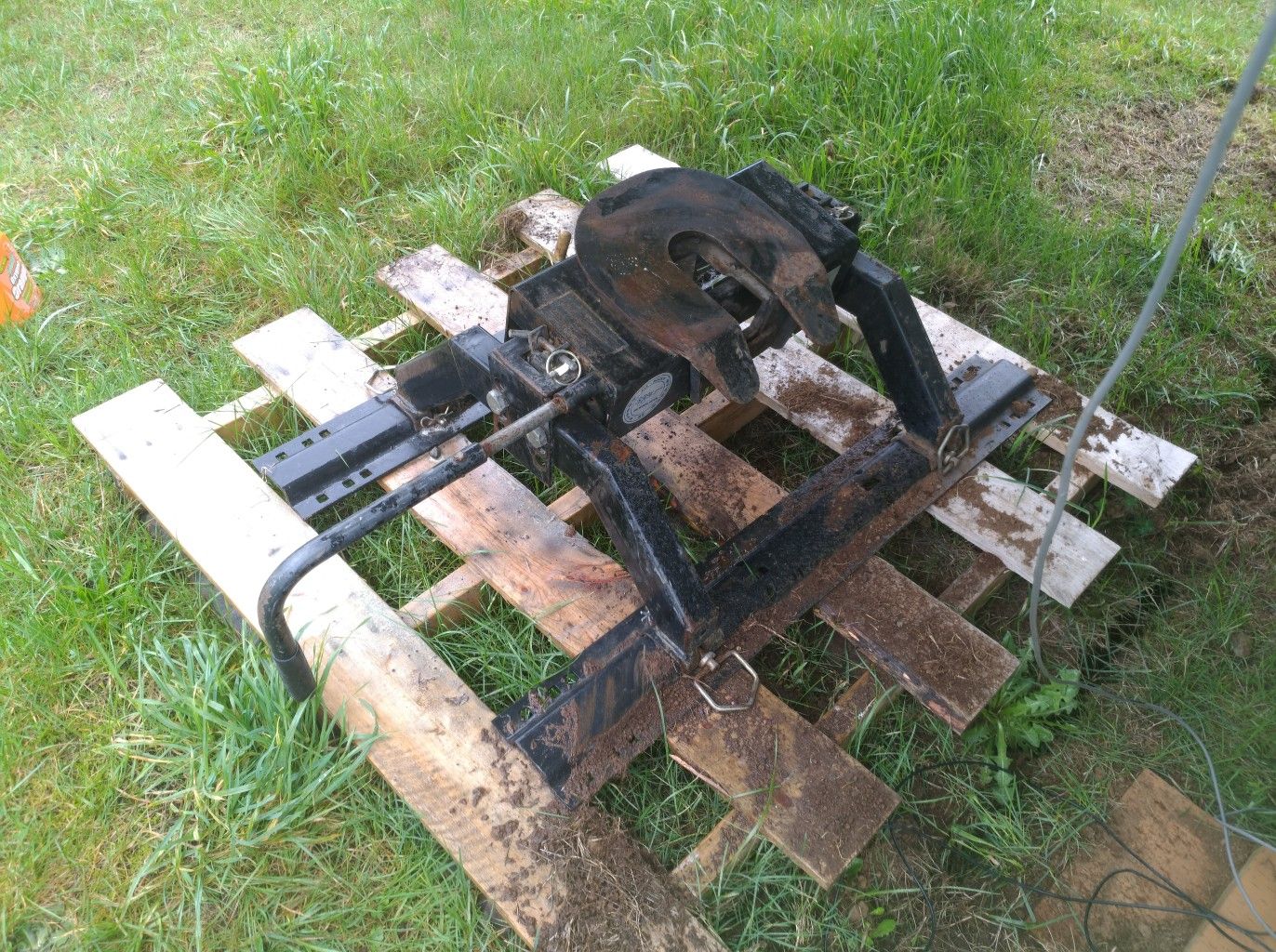 Nice B.B.W Fifth wheel Hitch. Hardly ever used it! Priced to sell!