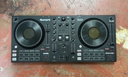 Numark Mixtrack Platinum FX DJ Controller