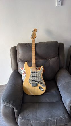 Fender Special Edition Lite Ash Stratocaster