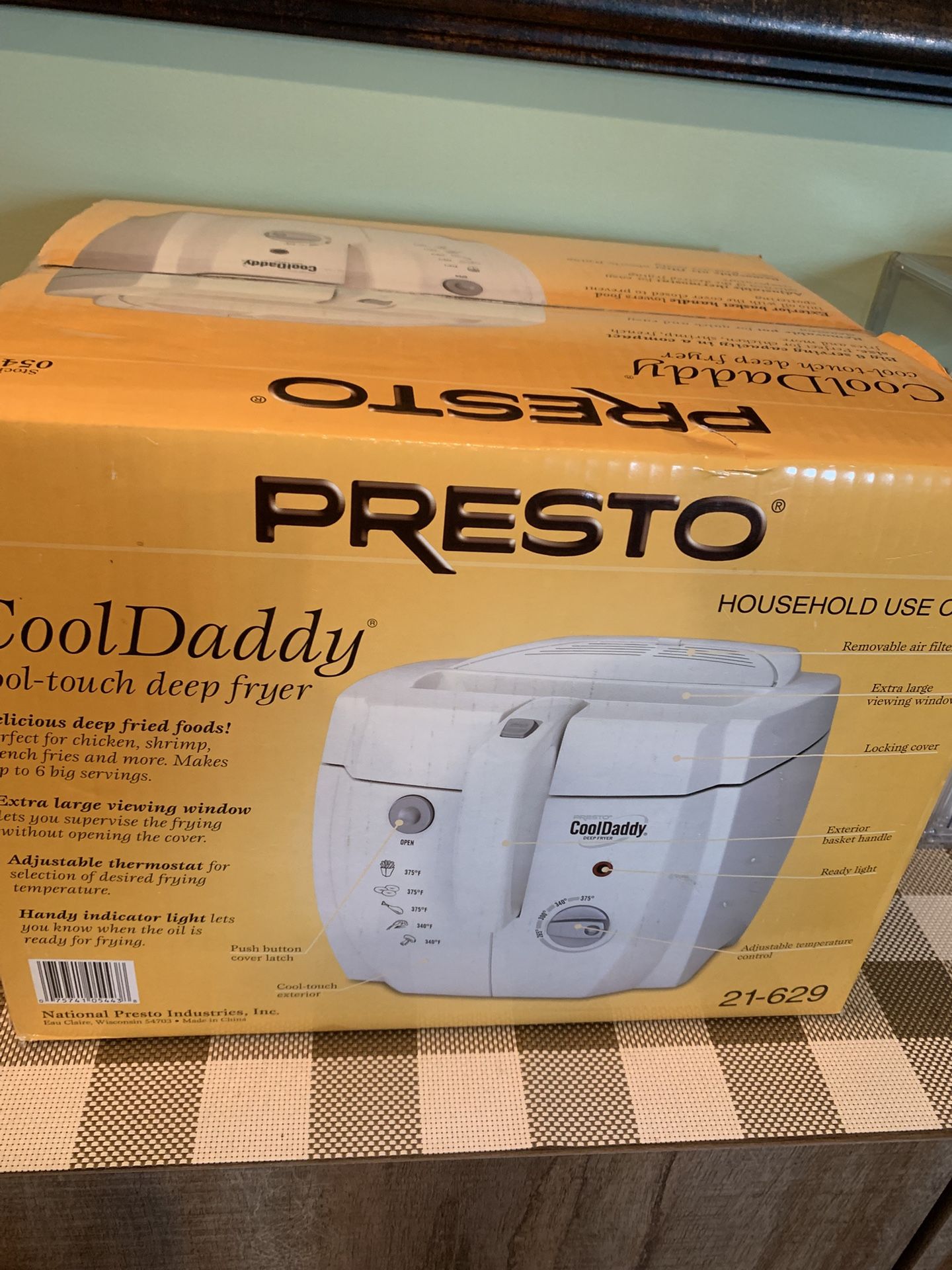 New Deep Fryer By Presto Cool Daddy Model, Holds Large Amount Of Foods At One Time, Viewing Window, Adjustable Temperature, Locking Lid, Ready Light