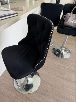 4 black bar stools seet