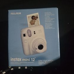 Poloroid Camera instax mini 12