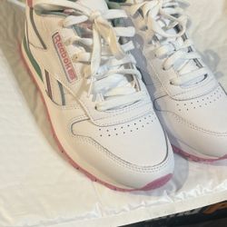 Reebok Classic Retro Women’s Size 7.5 Brand New 