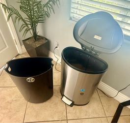 Simplehuman LARGE 45-Liter (12-gallon) Semi-Round Step Trash Can. Southern Highlands Vegas