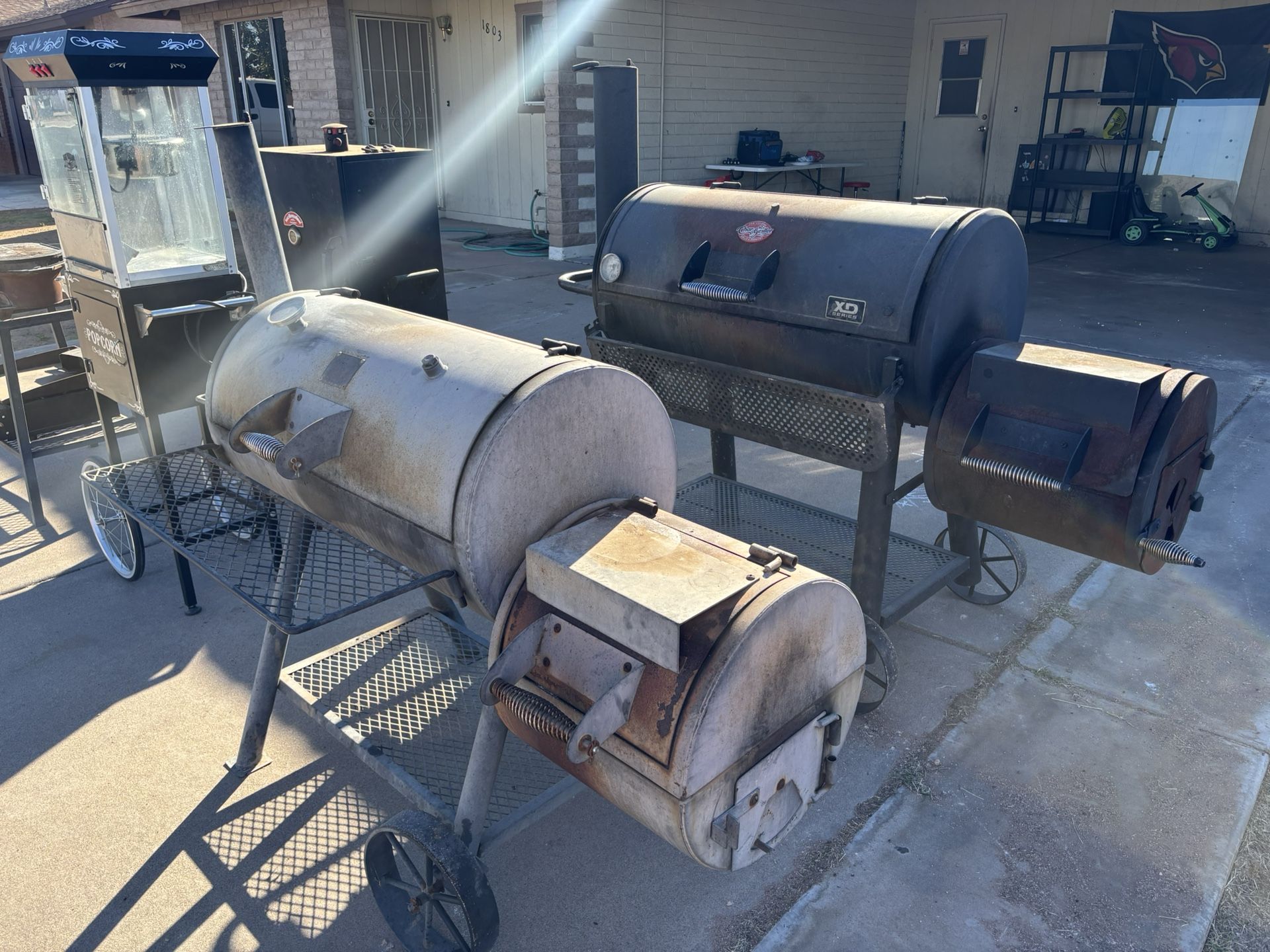 Smokers, Grills & Popcorn Machine