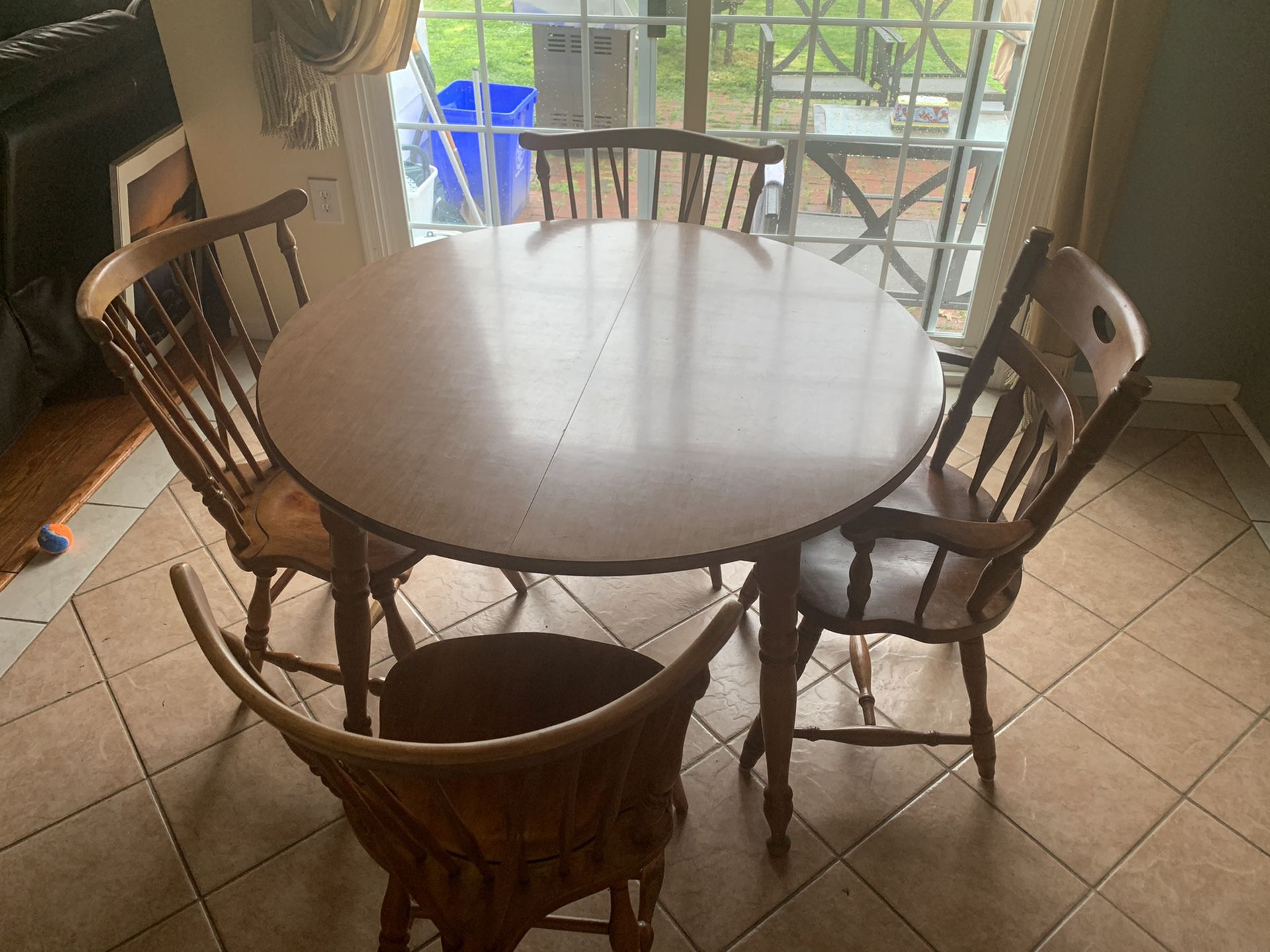 Dinning set, extendable table and 4 chairs