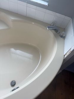 Bath tub