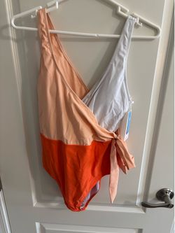 NWT - Cupshe Colorblock Wrap One-Piece Swimsuit in White, Peach & Orange - Size L