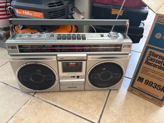 Vintage Sanyo M9935K Radio Cassette  New in box