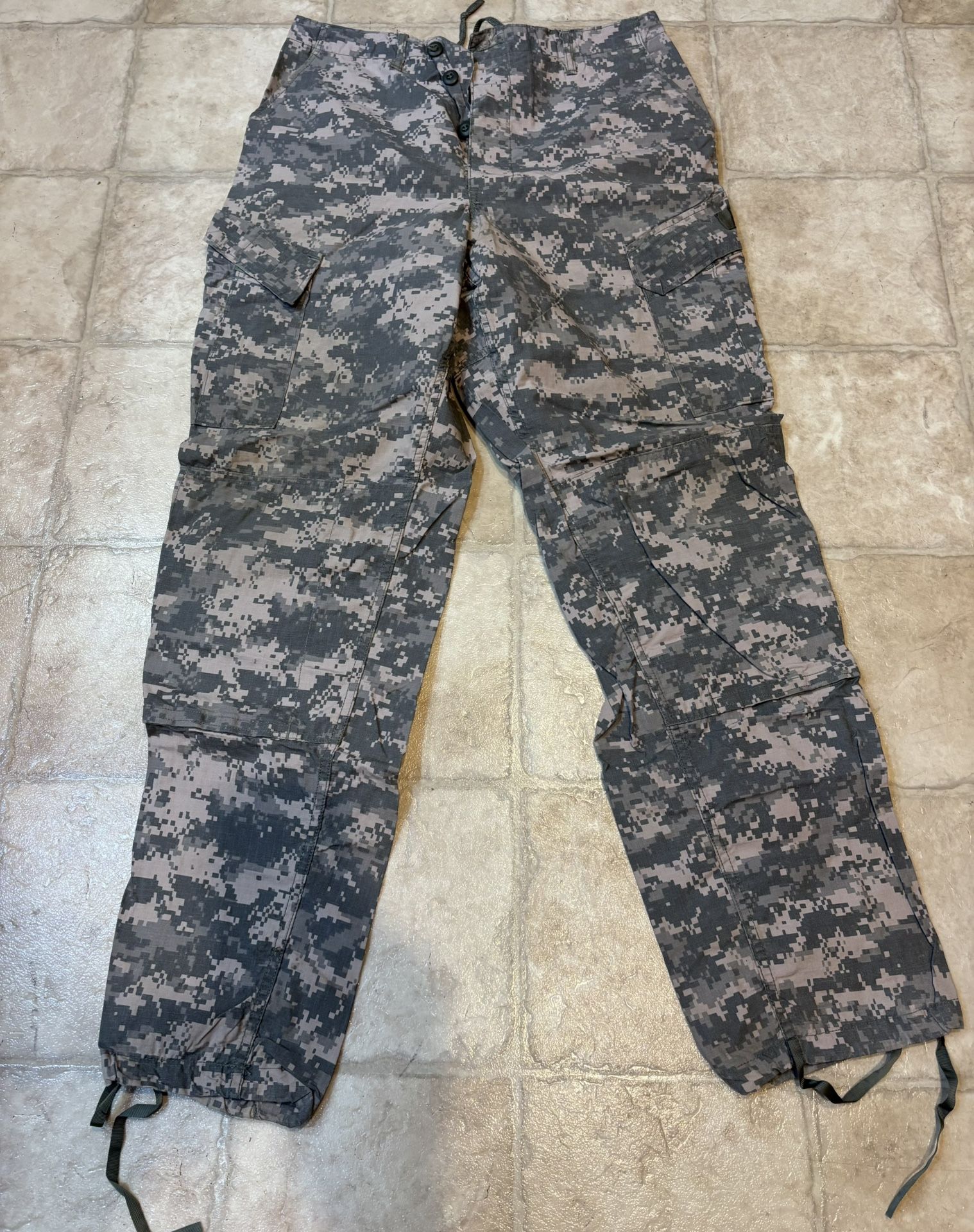 Military Surplus Camo Cargo Pants, Large Long