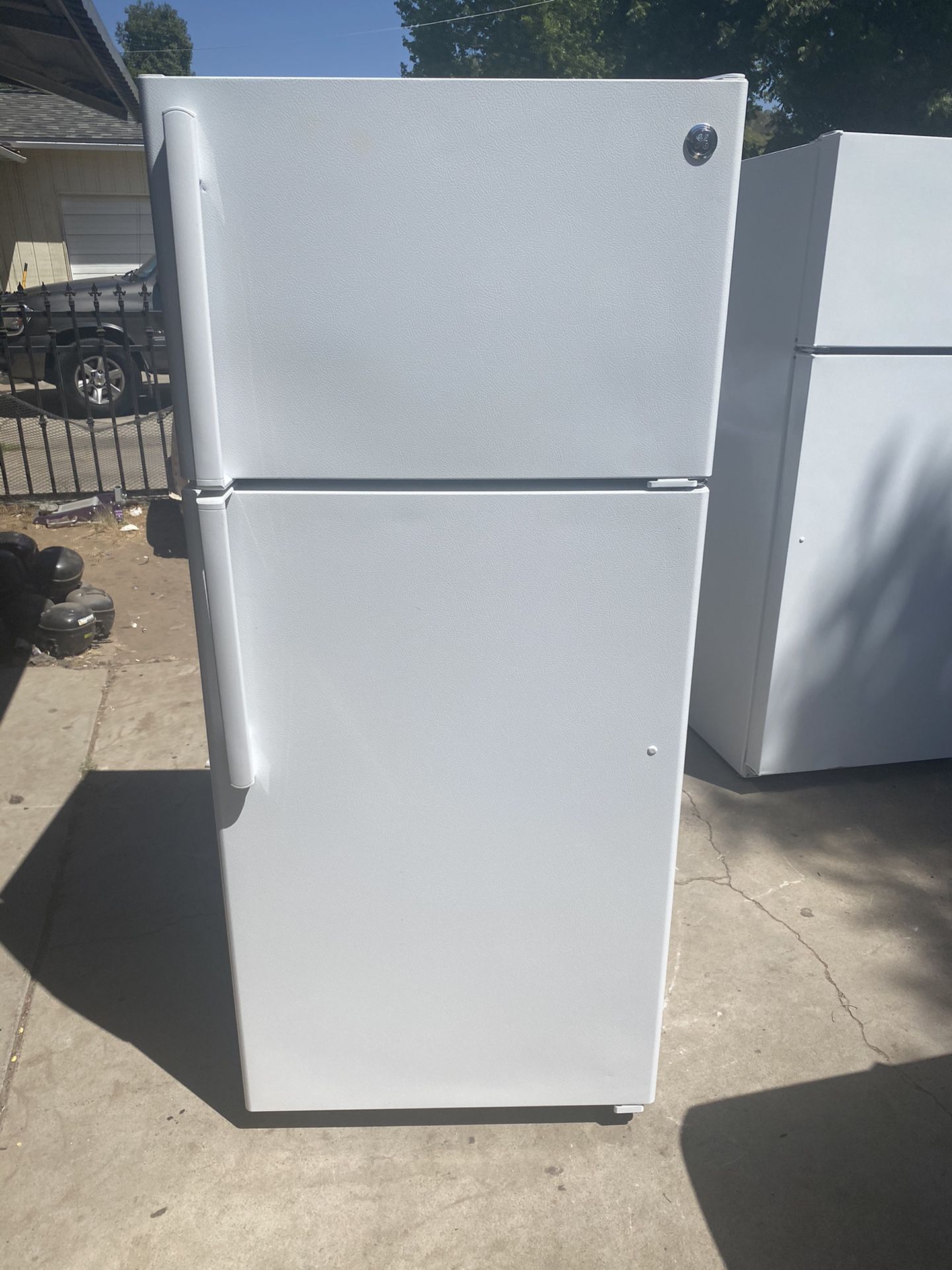 Refrigerator top and bottom GE new