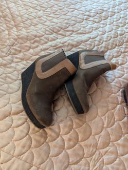 Tommy Bahama ladies shoes size 7