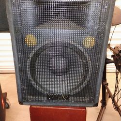 Yamaha 12-in With Tweeter 500 Watt Max