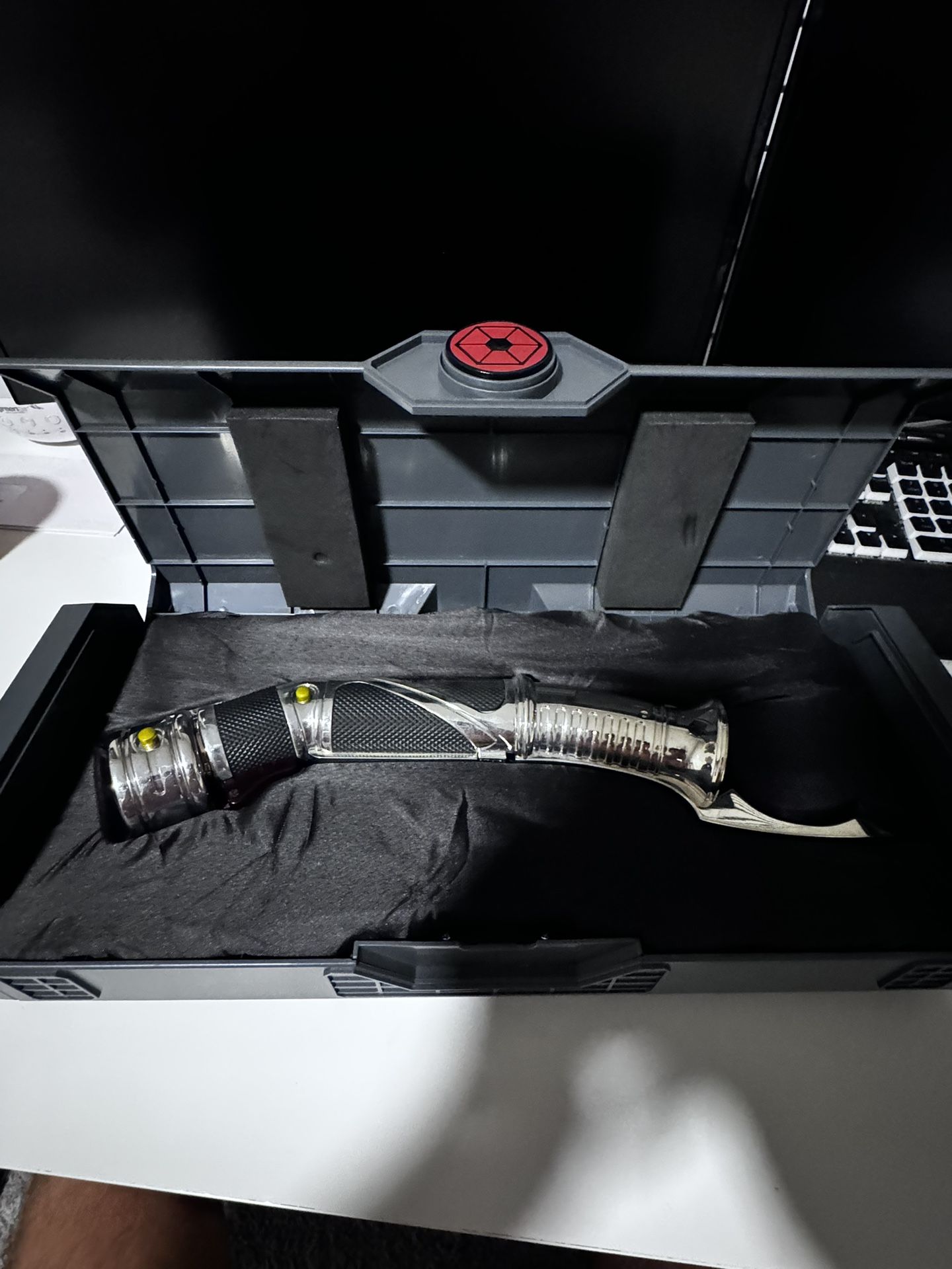 Star Wars Galaxy’s Edge DISCONTINUED Count Dooku Darth Tyranus legacy lightsaber