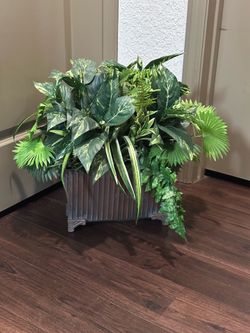 Artificial Plant in decorative Planter - Planta Artificial con Maseta Decorativa