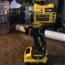 12 Volt  DeWalt Drill Plus Batterie