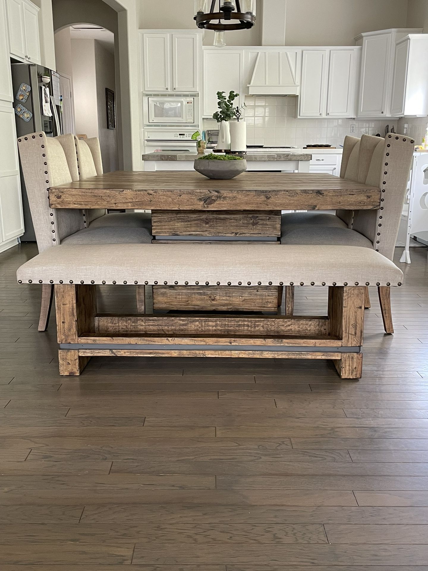 Excellent Condition 6 piece Jeromes Century Dinning Table Chairs And Bench Set Farmhouse Rustic