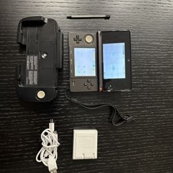 Nintendo 3DS With Universal Charger And Analog Stick