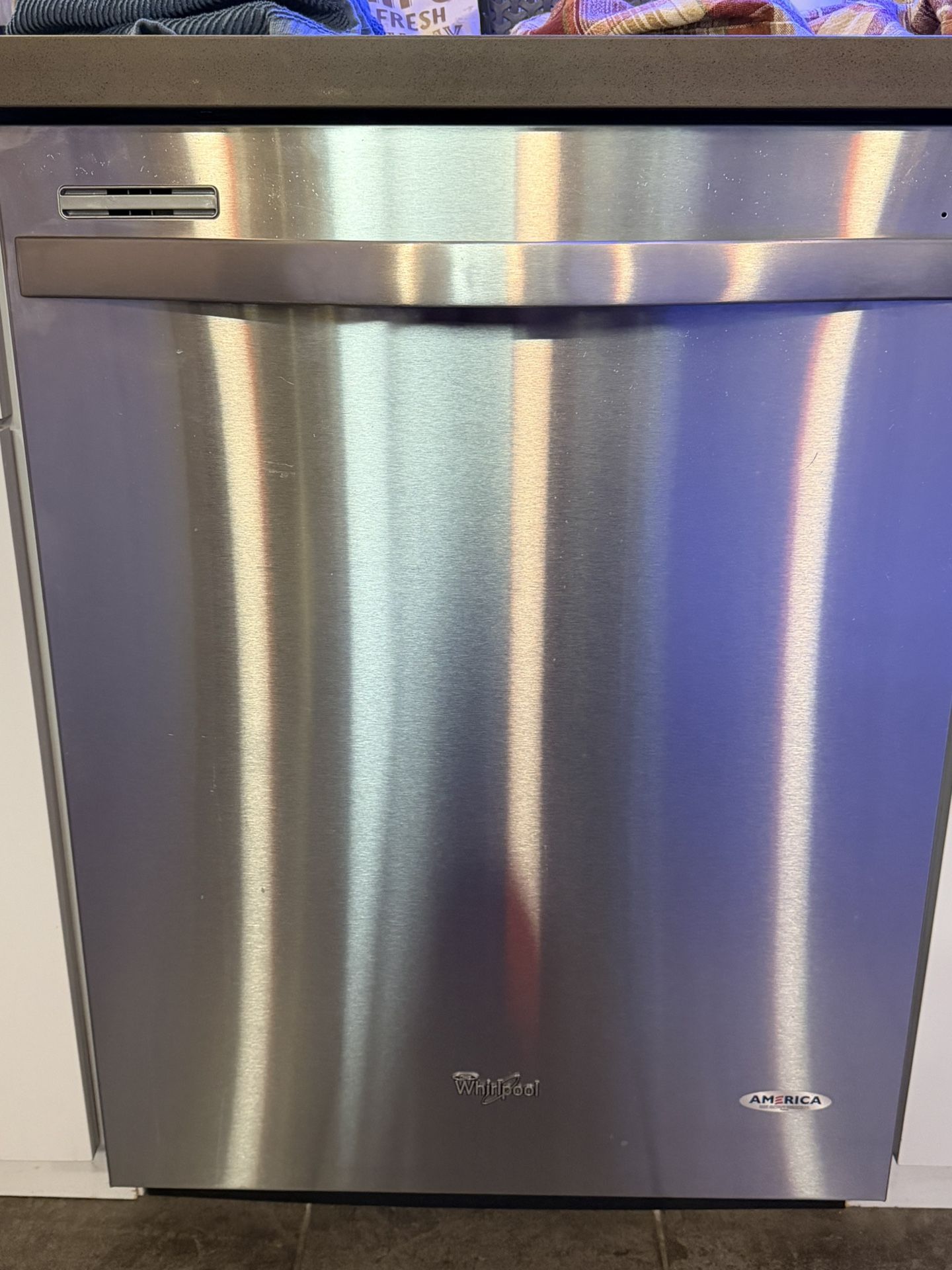 Whirlpool Gold Series Dishwasher Model number wdt720padmo