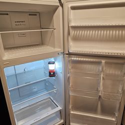 Element Electronics 15.0 cu. ft. Top Mount Refrigerator - White, ENERGY STAR (EATG15000W)