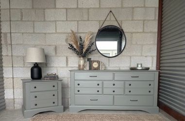 Dresser set