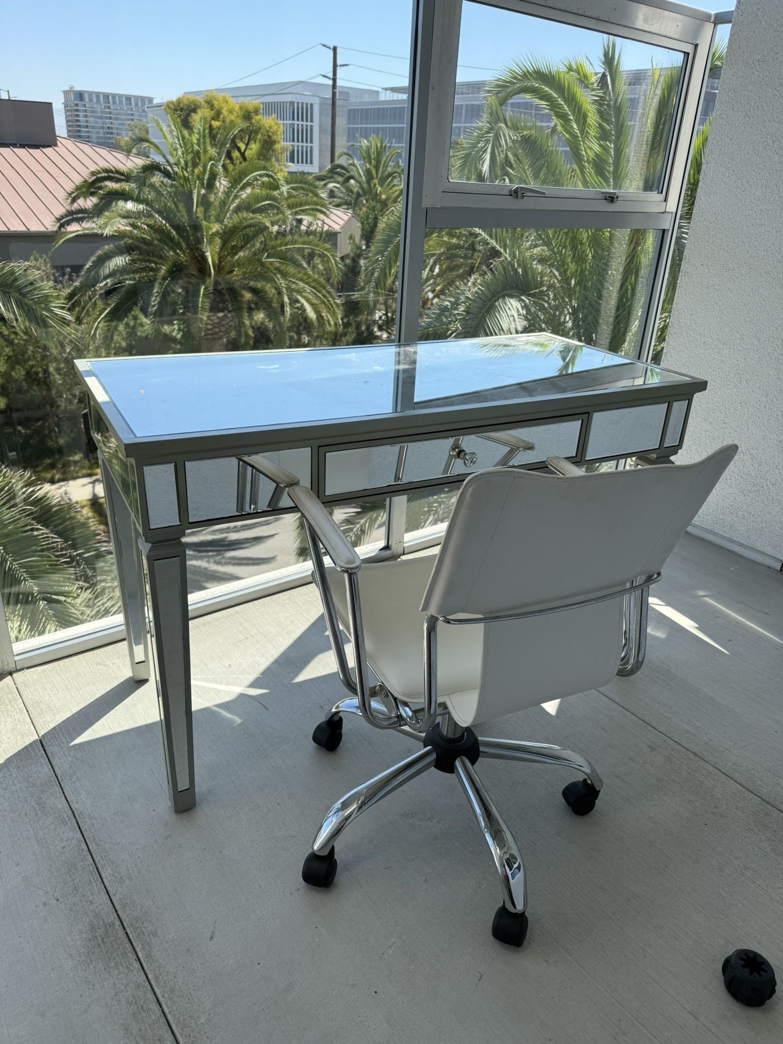 Desk/ Vanity W Chair