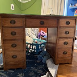 Desk -in Great Conditon, Well Made