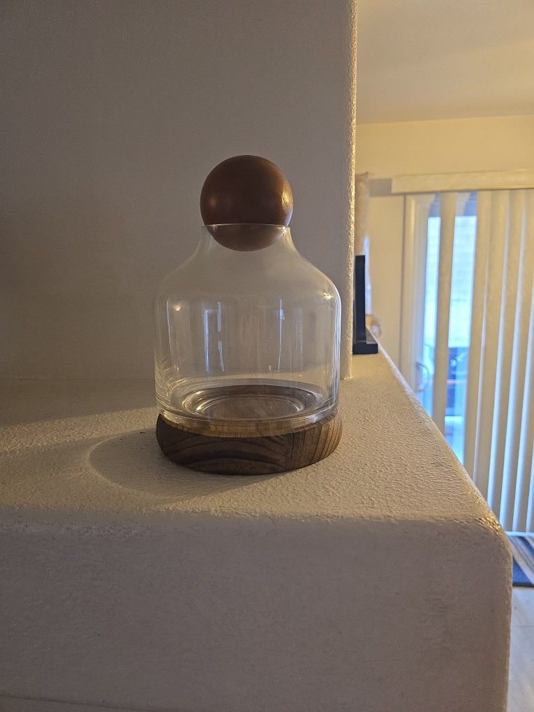 Glass decoration to put plants inside