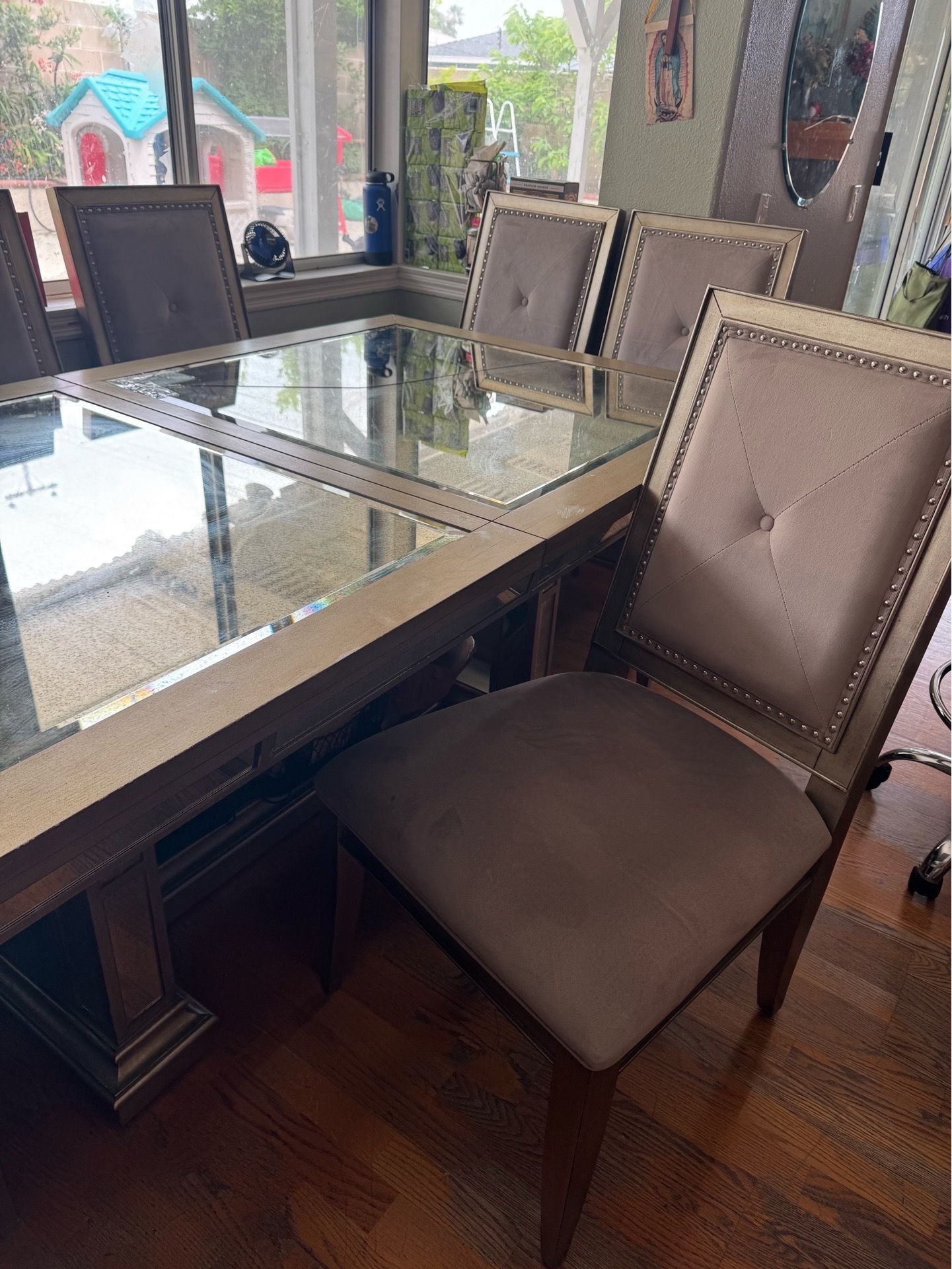 Dinning table with 8 chair