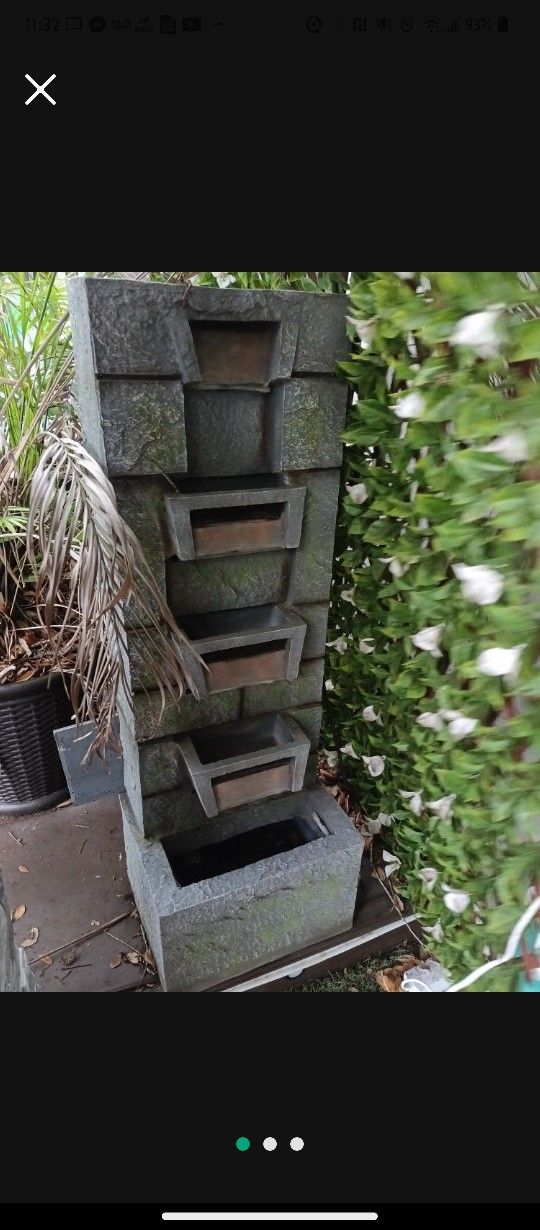 Fountain Water 4.5 Ft