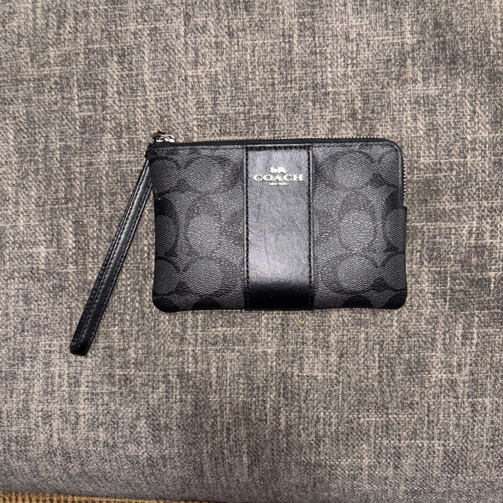 COACH SIGNATURE LEATHER WRISTLET WALLET